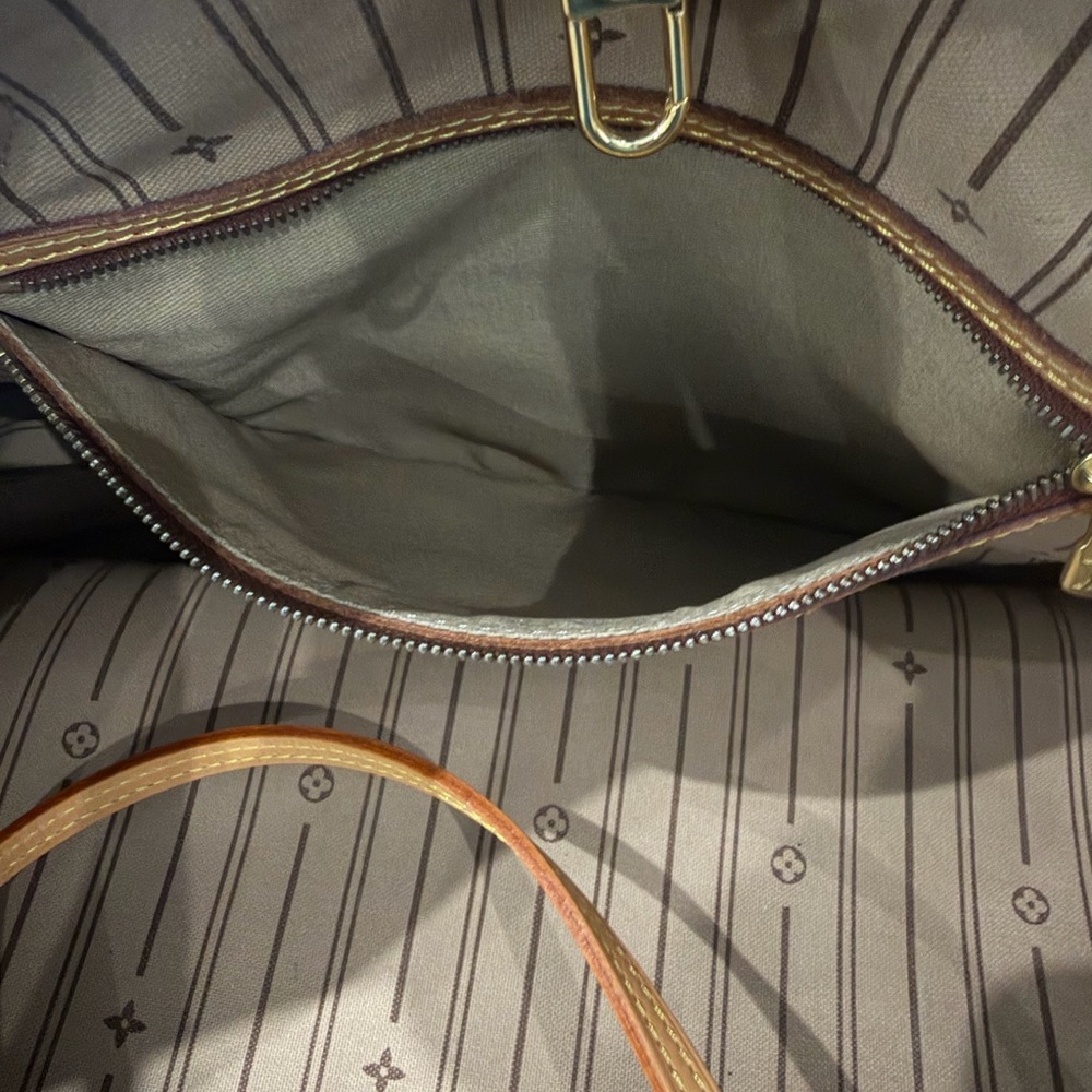 Louis Vuitton Monogram Canvas Neverfull MM - Picture 11 of 13